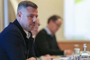 Nekdanji generalni sekretar OO Pokljuka, Tim Farčnik, oddal kandidaturo za predsednika IBU